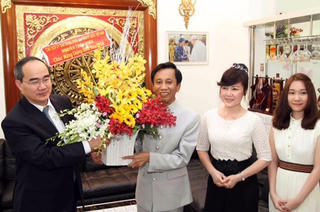 Người làm men, làm muối giữa đời