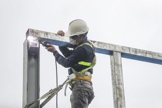 Nỗ lực khôi phục thị trường lao động