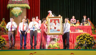 Nắm bắt tình hình nhân dân, kịp thời phản ánh tới Đảng, phối hợp với chính quyền giải quyết
