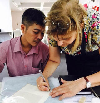 Tập huấn phục chế hiện vật chất liệu giấy ở bảo tàng