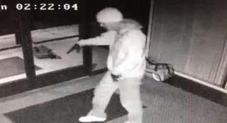 Tên trộm bá đạo vừa hành nghề vừa nhảy hip hop