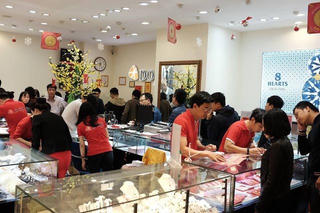 Sau ngày Thần Tài 'hốt bạc', nhà vàng giảm mạnh giá bán vàng