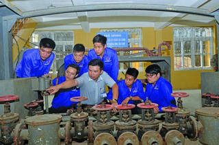 Học sinh học trường nghề không phải học thêm bổ túc văn hoá