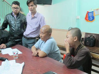 Phát hiện 2 sư giả xin tiền