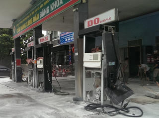Cây xăng bất ngờ phát nổ
