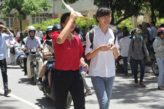 Chấm thi THPT quốc gia 2015: Xuất hiện nhiều điểm cao  ở môn tự luận