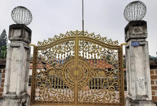 Nhắc nhở địa phương về việc lắp cổng sắt ở đình Tây Đằng