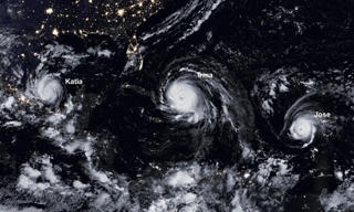 Cơn bão 'quái vật' Irma sinh ra lốc xoáy kinh hoàng