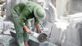 Làng nghề đá ‘chìm’ trong khói bụi