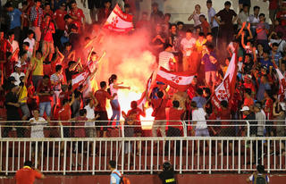 Để CĐV Thanh Hóa đốt pháo sáng, CLB Sài Gòn bị phạt 20 triệu đồng