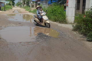 Ra đường mà như lội ruộng