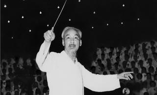 Bác bắt nhịp bài ca kết đoàn