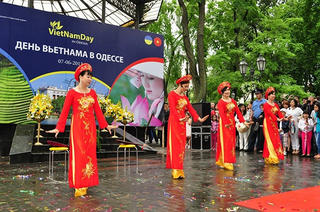 Giữ lửa nơi xứ người