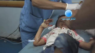 Cậu bé Yemen van xin được sống
