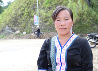 Nữ cán bộ của dân trong lũ dữ