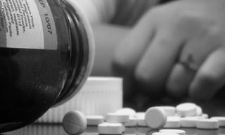 Học sinh tự tử, lỗi tại ai?