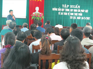 Mặt trận hướng dẫn ATVSTP cho 50 hộ kinh doanh tại TP Huế