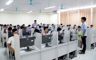 Nên kiểm tra kiến thức toàn diện như ĐH Quốc gia đã làm