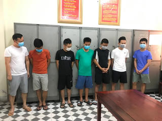 Hà Tĩnh: Khởi tố đại úy công an cùng 10 đối tượng xóc đĩa trong khách sạn