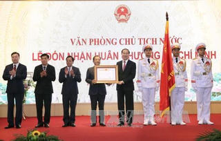 Văn phòng Chủ tịch nước đón nhận phần thưởng cao quý