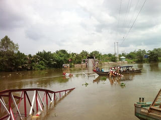 Mòn mỏi chờ cầu