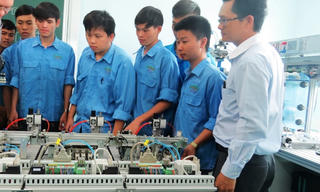 Gỡ khó trường nghề