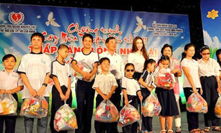TP. Hồ Chí Minh: Tặng 2.000 phần quà Tết cho người khuyết tật, trẻ mồ côi