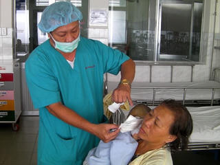 Cấy ốc tai điện tử miễn phí cho trẻ điếc bẩm sinh