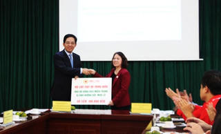 Hội Chữ thập đỏ Trung Quốc ủng hộ đồng bào miền Trung