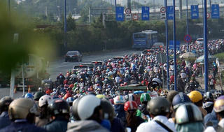 Kẹt xe nhiều khu vực cửa ngõ vào TP Hồ Chí Minh