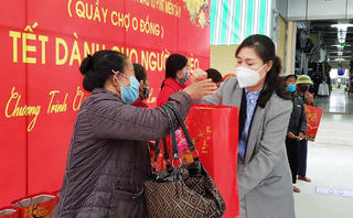 Ấm lòng những gói quà tình nghĩa ngày giáp Tết