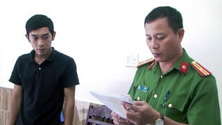 Kê khống danh sách khách hàng, chiếm đoạt 2 tỷ đồng