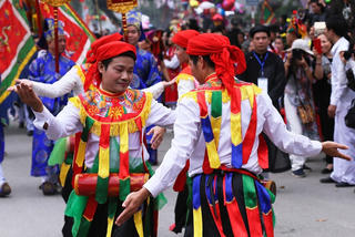 [ẢNH] ​Về hội làng Triều Khúc xem 'Con đĩ đánh Bồng'