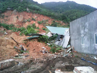 Lo âu bên vách núi