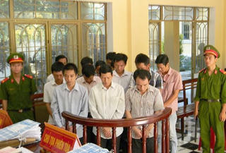 Vụ “Cán bộ ngân hàng Agribank lấy 26 tỷ đồng chơi cá độ bóng đá quốc tế”: 2 cán bộ ngân hàng bị đề nghị mức án chung thân