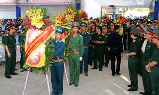 Nghẹn ngào lễ truy điệu Đại tá, phi công Trần Quang Khải