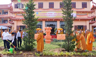 Nguyên Chủ tịch nước Trương Tấn Sang thăm Học viện Phật giáo Việt Nam - Cơ sở Lê Minh Xuân