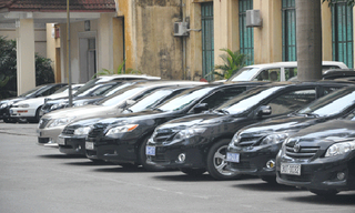 Xe dư thừa ‘hư hỏng’, Bộ Công Thương xin thêm xe