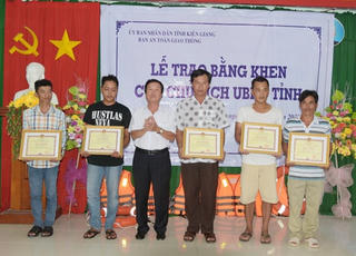 Kiên Giang: Khen thưởng đột xuất cho 5 ngư dân