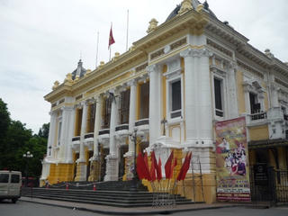 Không thể tuỳ tiện sơn màu Nhà hát Lớn