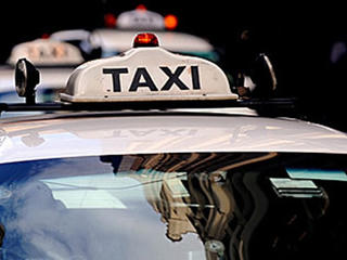 Bắt đối tượng chém, cướp tài sản lái xe taxi