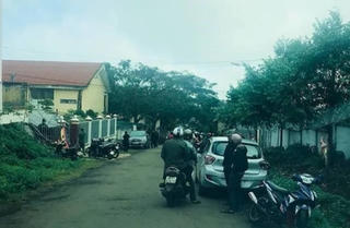 Giám đốc phòng giao dịch ngân hàng chết trong tư thế treo cổ