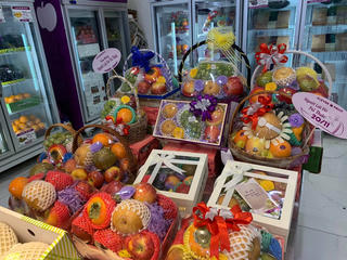 Quà tặng 20/11: Đồ lưu niệm ít mẫu mã, lẵng hoa, giỏ quả 'lên ngôi'