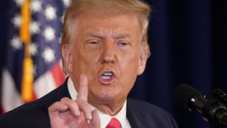 Ông Trump vượt mặt Quốc hội, ký sắc lệnh hỗ trợ thất nghiệp
