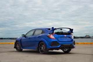 Honda Civic Type R đấu giá làm từ thiện:  Được trả giá một cách khó tin