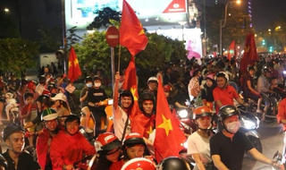 Tuyển Việt Nam vững vàng tiến bước!