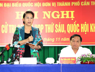 Vụ đổi 100 USD ở Cần Thơ: Nghị định ‘cứng nhắc’ cần phải sửa