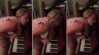 Bé 12 tuổi vừa ngủ vừa chơi piano