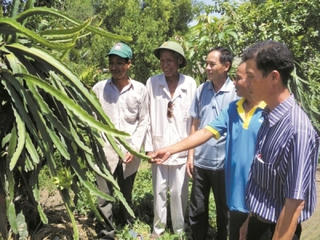 Người uy tín - cầu nối Đảng với dân