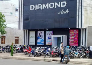 Bắt khẩn cấp 2 anh em chủ quán bar ‘tổ chức đánh bạc’, thu hơn 1 tỷ